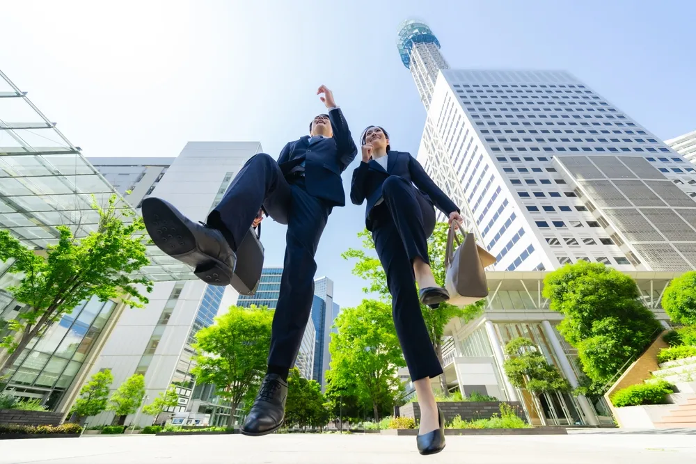 年代別・役職別に見るキャリアパスと生涯賃金