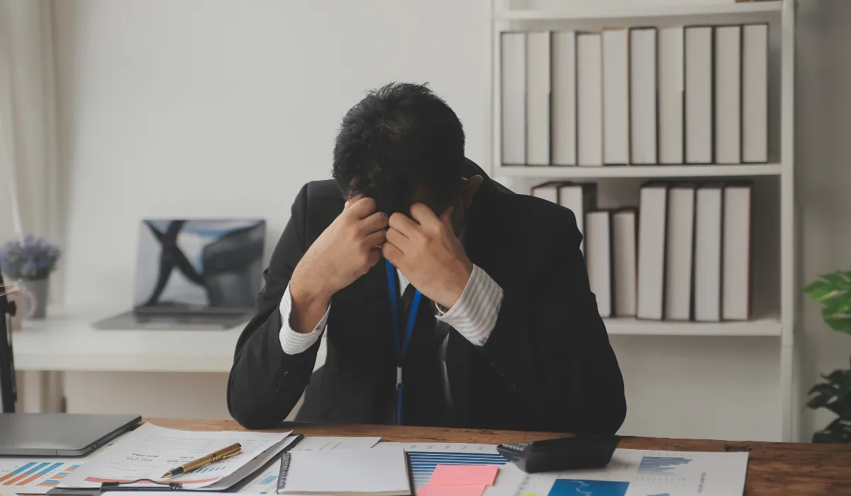 年収は高いが「きつい」？ 働き方の実態